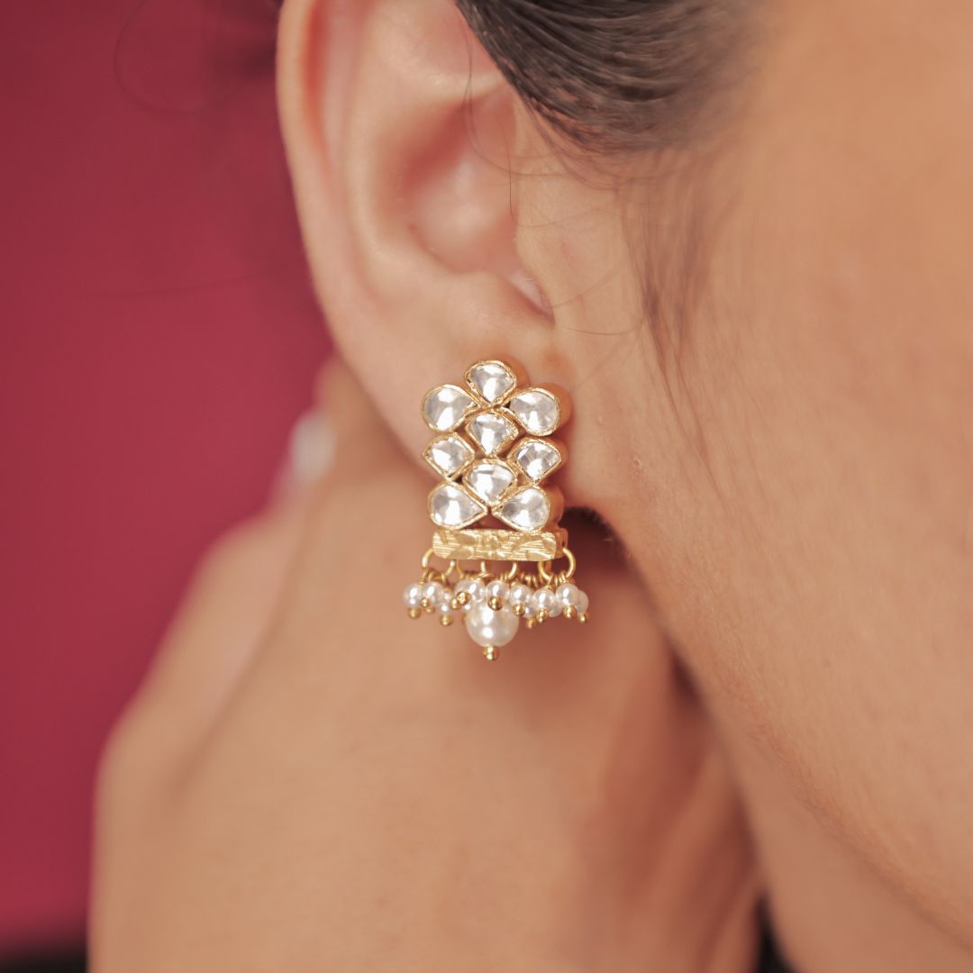 Traditional stud earrings Traditional stud earrings