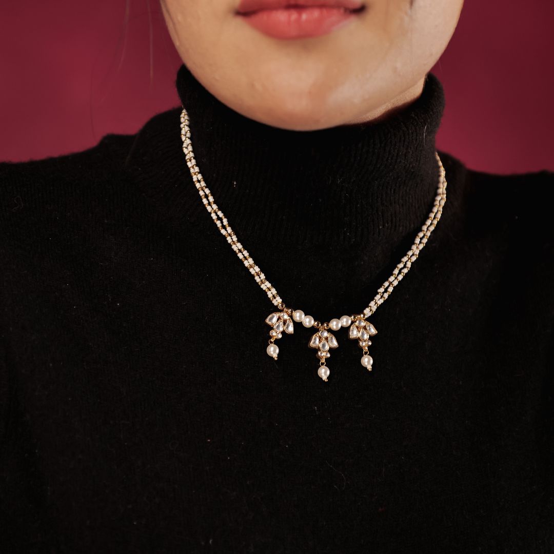 Minimal Kundan Neckpiece Minimal Kundan Neckpiece