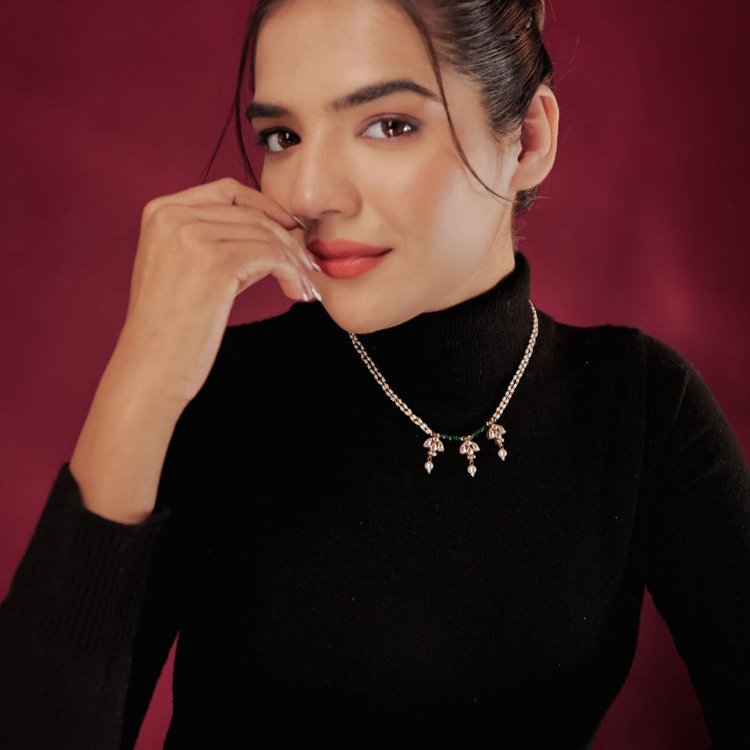 Minimal Kundan Neckpiece