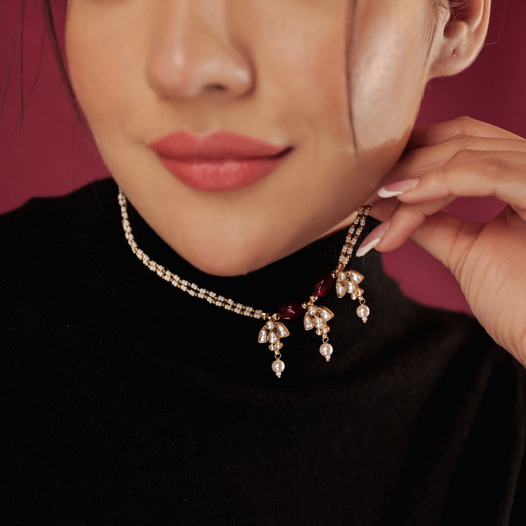Minimal Kundan Neckpiece